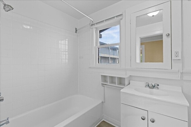Building Photo - 301 W 14th St