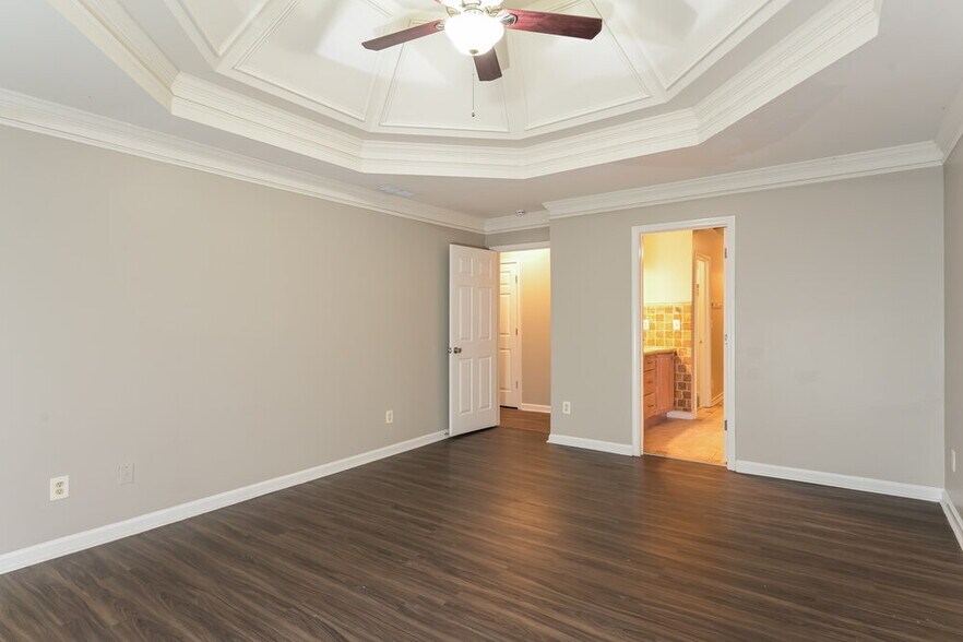 Building Photo - 875 Georgian Hills Dr