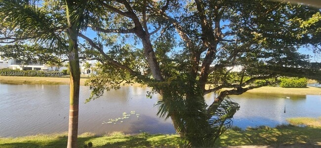 Building Photo - 211 Mallory Ct