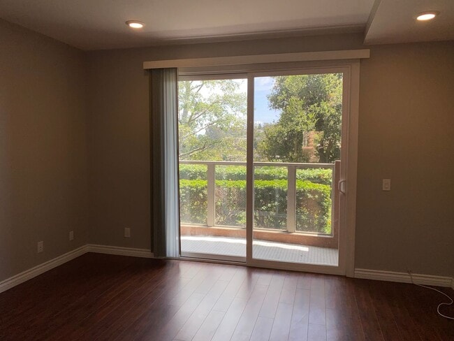 Building Photo - Condo available in beautiful Laguna Niguel!