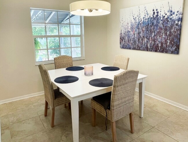 Building Photo - 1012 Laurel Ave