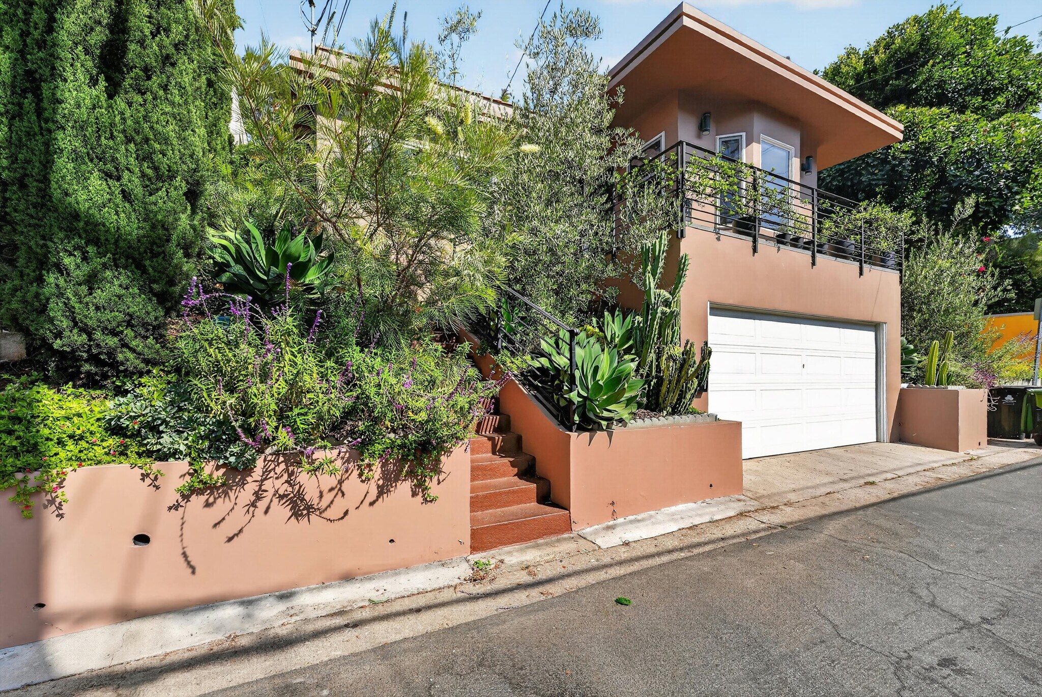 Building Photo - 1515 Rendall Pl