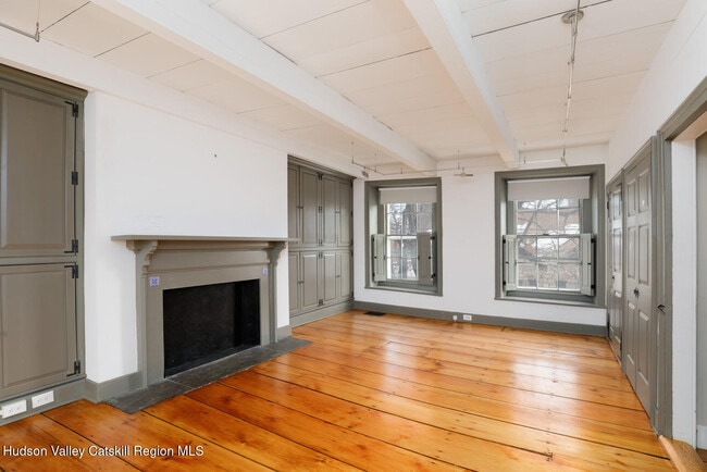 Building Photo - 43 Crown St