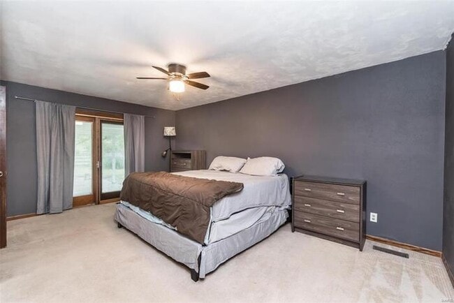 Building Photo - Fantastic 3bd/3ba home! Coming soon!