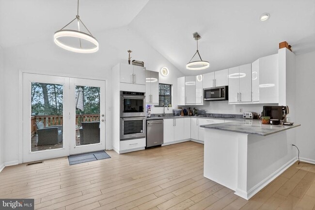 Building Photo - 7011 Fox Chase Rd