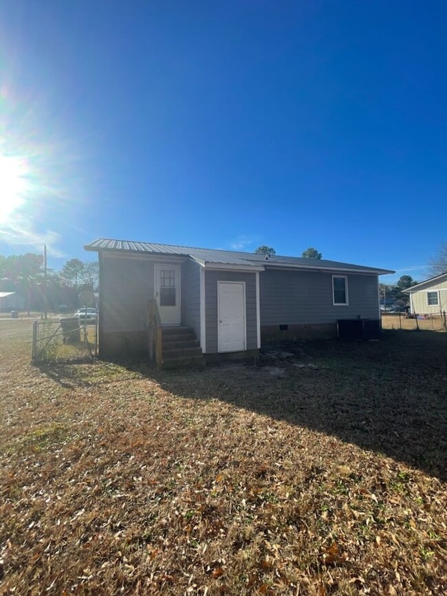 Building Photo - 2413 Shawnee Dr