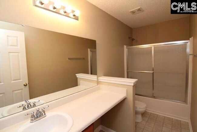 Building Photo - 5 Redbrush Ct