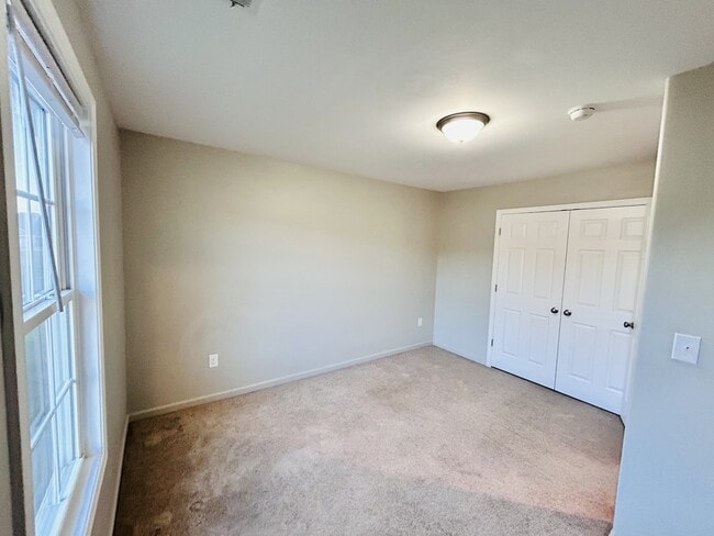 Building Photo - 19 Paige Dr