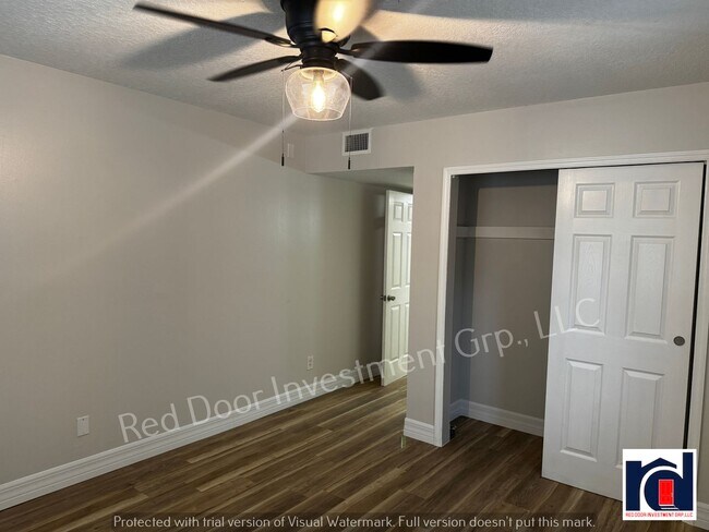 Building Photo - Renovated Spacious 2/2~w/All-in One Washer/Dryer & New AC~Deland