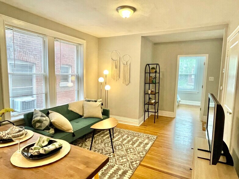 LR - 4975 Lindenwood Ave