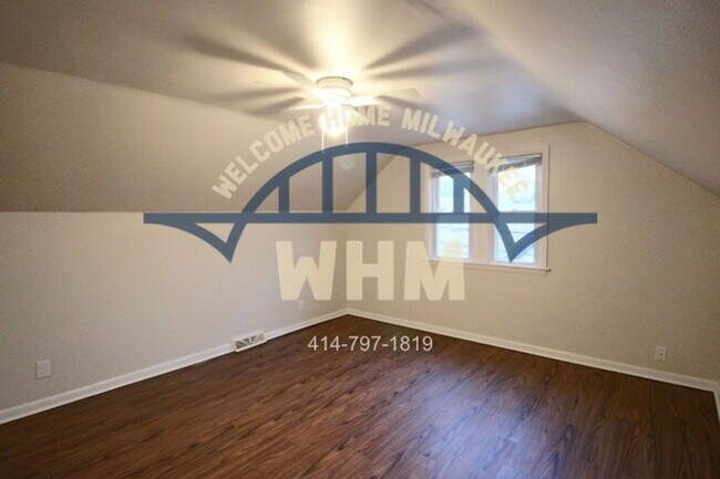 Building Photo - 221 W Ring St