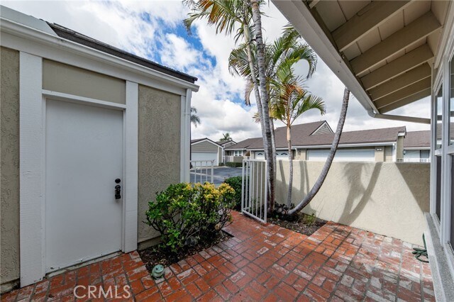 Building Photo - 32 Lone Pine