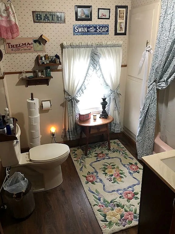 Building Photo - 205 N Illini St