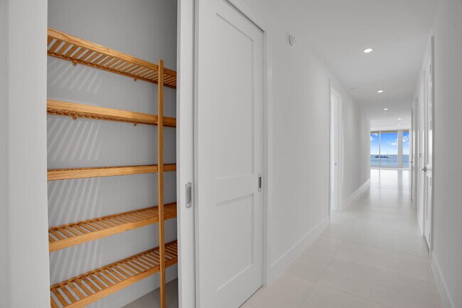 Building Photo - 151 N Seabreeze Blvd