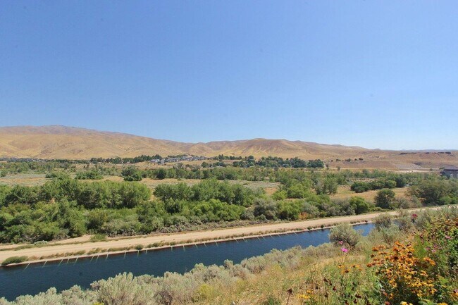 Building Photo - Immaculate Rim Home w/Stunning Views