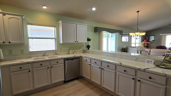 Building Photo - M2453 Violet (VCSC-15/10)