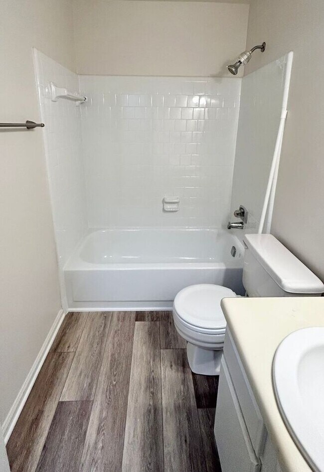 Building Photo - Alpharetta 3 Bedroom-2 Bathroom, Minutes From 400, Dining and Shopping.