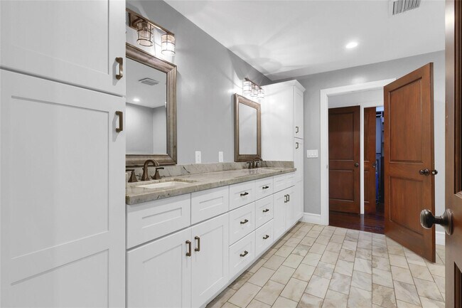 Building Photo - 14701 SW 63rd St