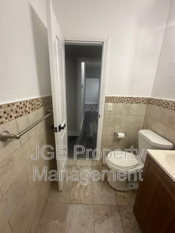 Building Photo - 2154 NE 168th St