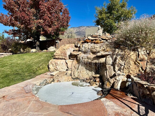 Building Photo - Move in Special Luxury 4 bedroom 4.5 bathr...