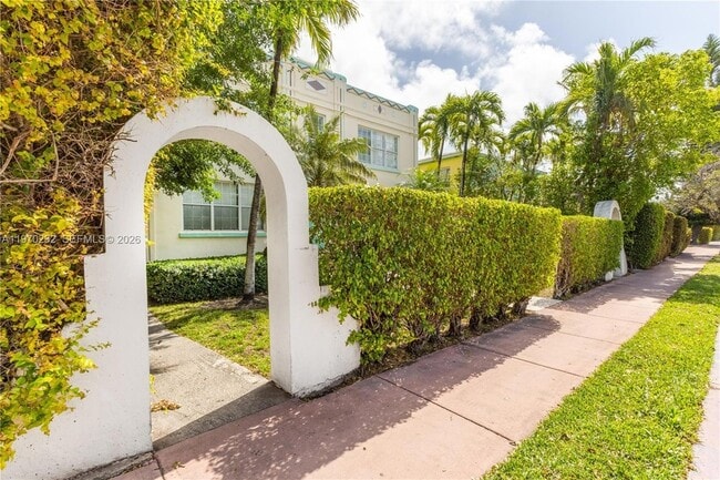 Building Photo - 1027 Euclid Ave