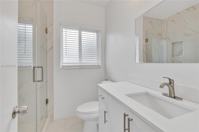 Building Photo - 505 SW 11th St