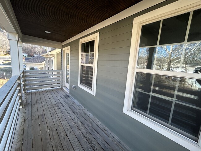 Building Photo - 222 Jasmine Row