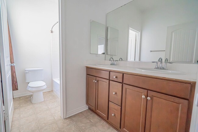 Building Photo - Santa Clarita 3-Bedroom River Village Home...