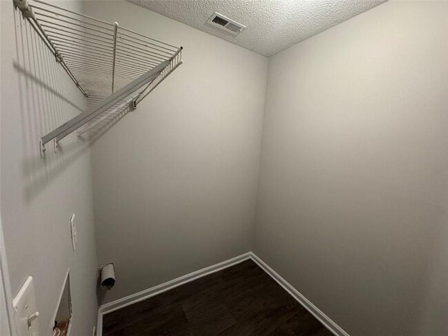 Building Photo - 4044 Robin Cir