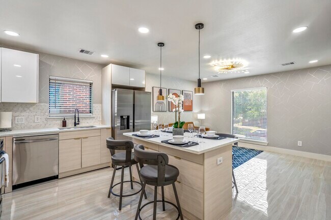 Building Photo - 2407 Cleburne St