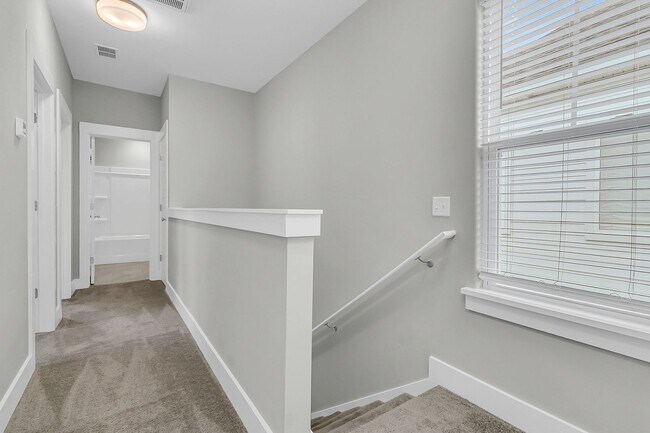 Building Photo - Charming Charleston Home in the Heart of M...