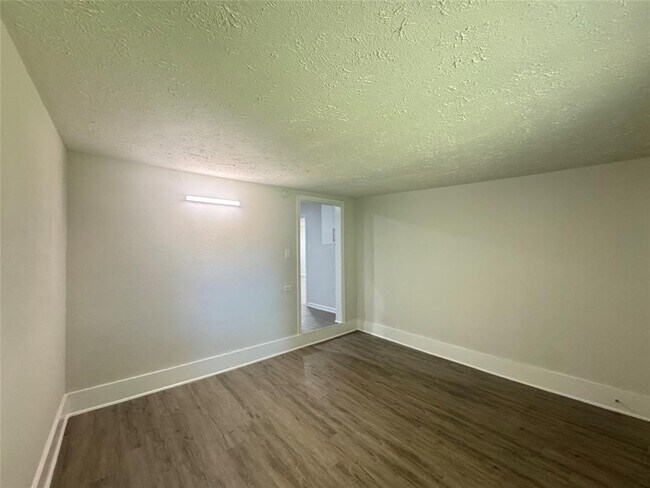 Building Photo - 4914 Enyart St