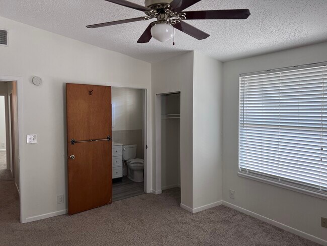 Building Photo - 1500 N Osceola Ave