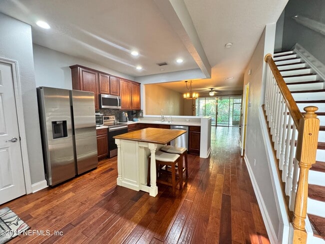 Building Photo - 4193 Highwood Dr