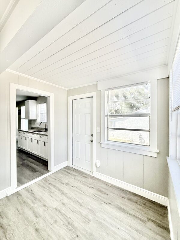 Building Photo - 3308 N Avon Ave