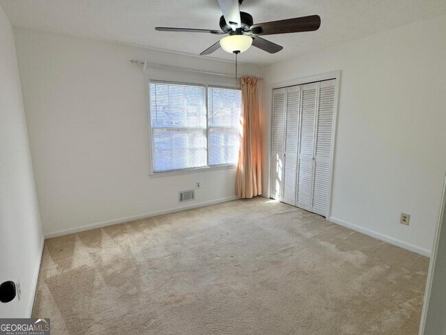 Building Photo - 501 Valleyview Dr