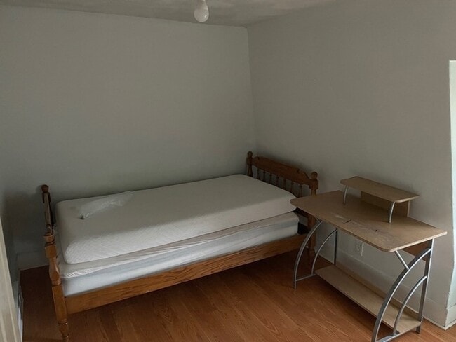 Building Photo - 9 Guinan St