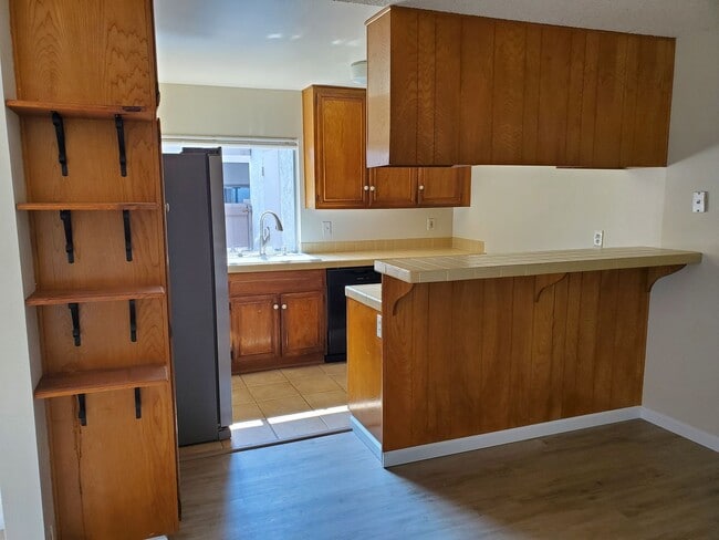 Building Photo - EASTER WAY - LOCATED NEAR UCSD IN UTC!  MO...