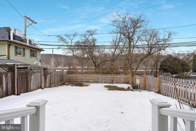 Building Photo - 3741 River Rd