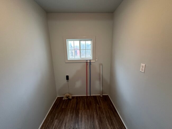 Building Photo - 939 Cunningham-