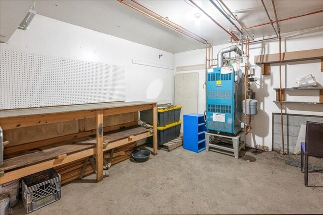 Building Photo - Charming Furnished Condo in Taku/Campbell ...