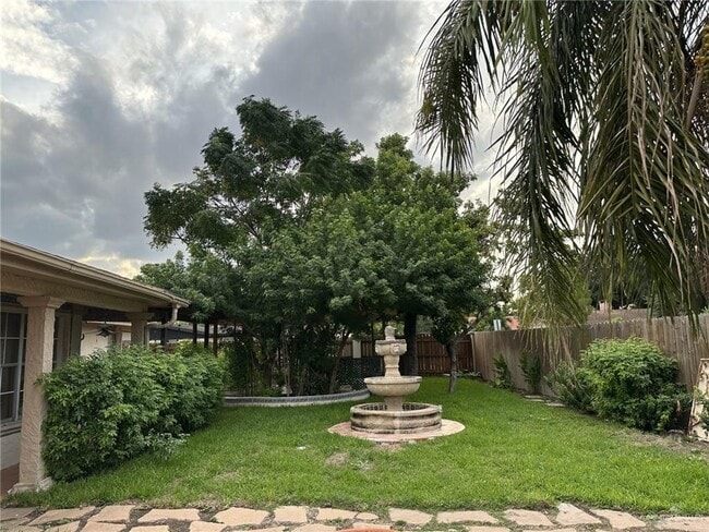 Building Photo - 41 Redbud Ave