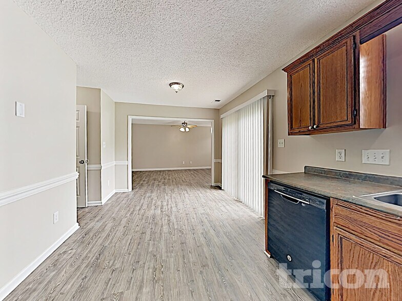 Building Photo - 9010 Whitetail Ct