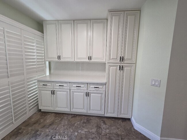 Building Photo - 9 Rock Cliff Pl