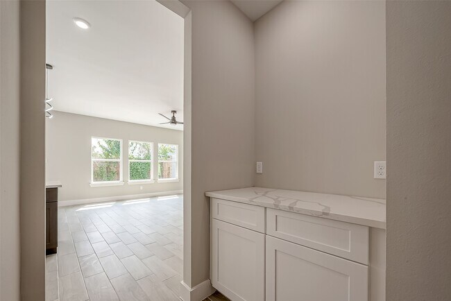Building Photo - 8128 Chateau St