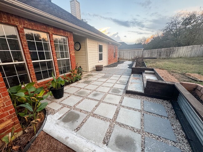 Building Photo - Beautiful Keene Home - 5 Bedroom, 2.5 Bath