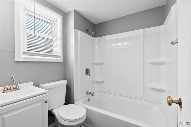 Building Photo - 941 Jamesville Ave