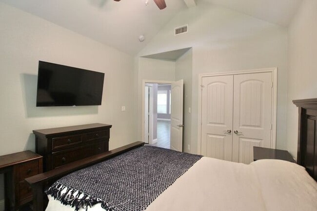 Building Photo - Coming Soon! Stunning 3 Bed 2 Bath Home on...