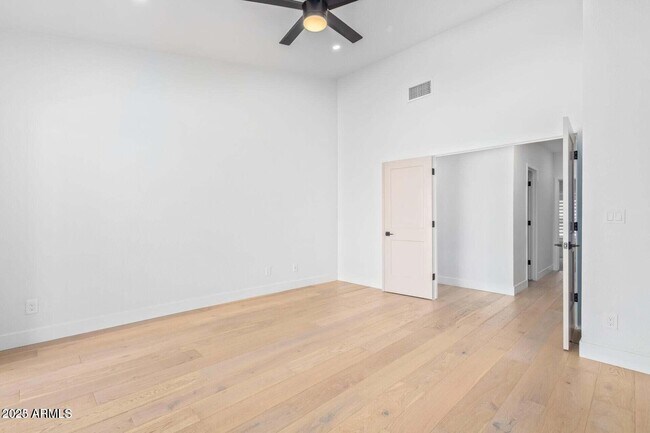 Building Photo - 5715 E Campo Bello Dr