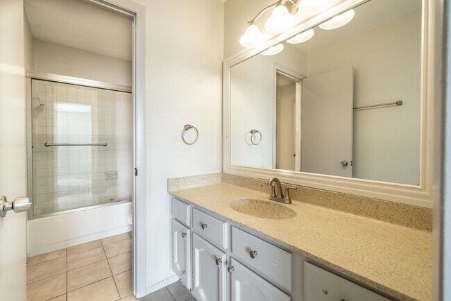 Building Photo - 7847 Green Lawn Dr